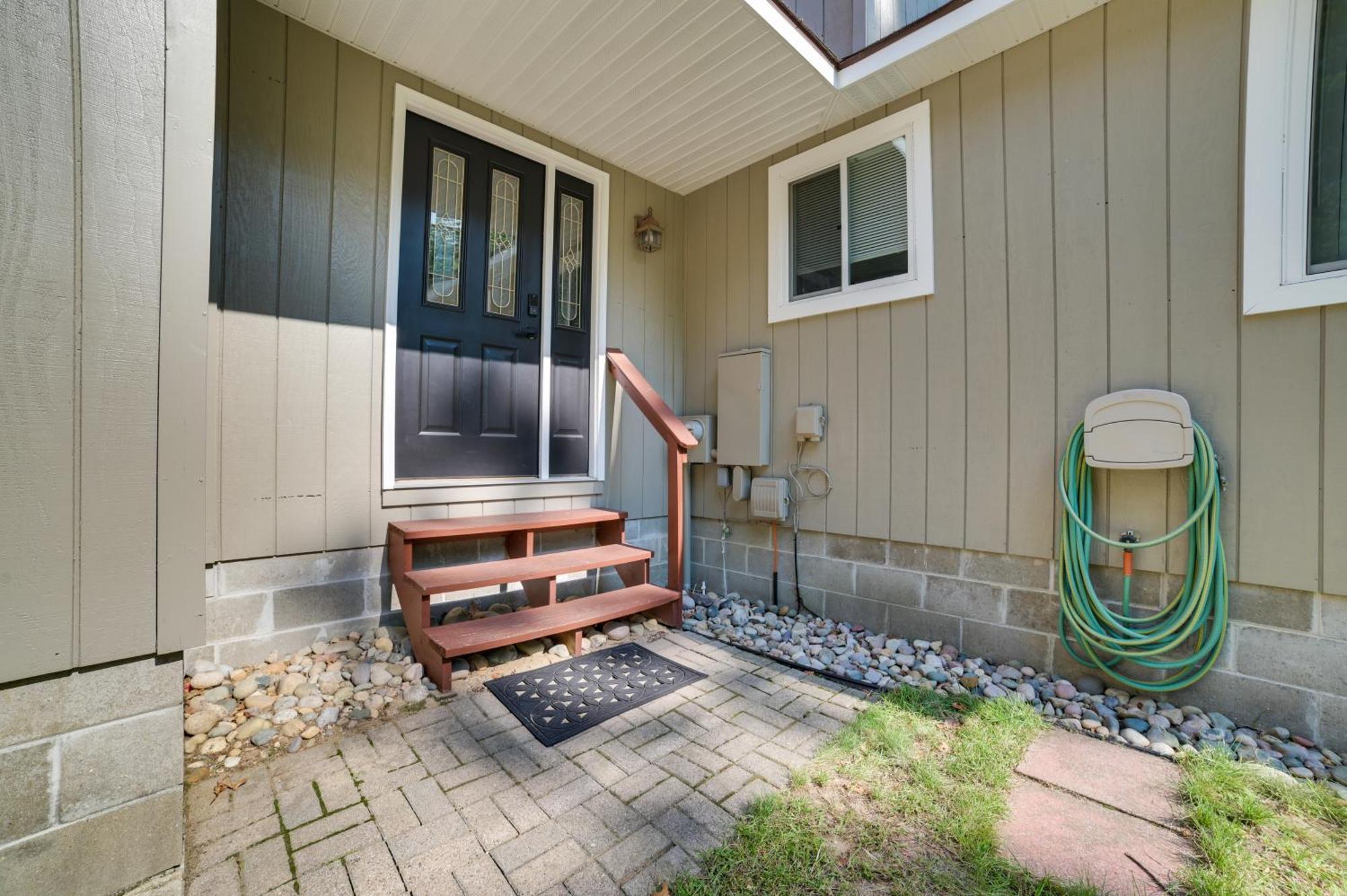 Roscommon Retreat With Deck About 1 Mile To Higgins Lake מראה חיצוני תמונה